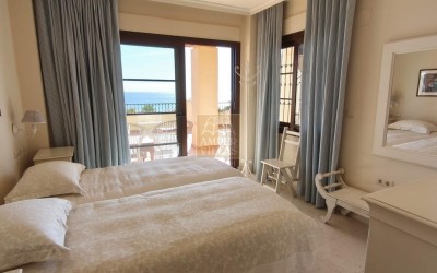 SPECTACULAR BEACHFRONT APARTMENT – VILLA GADEA, ALTEA